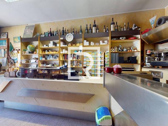 Locale Commerciale in vendita a Sala di Cesenatico, Cesenatico