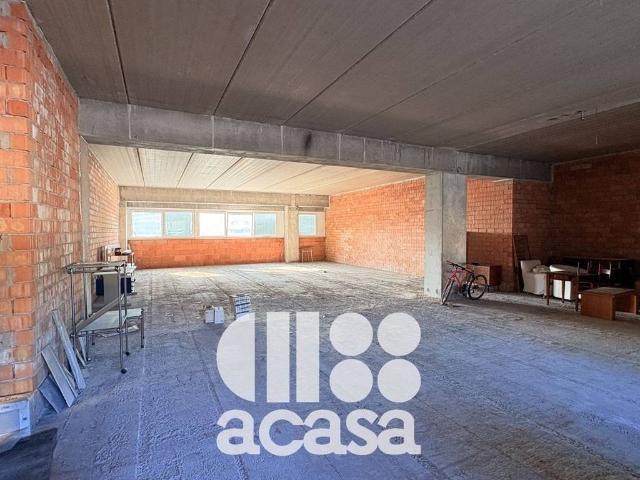 Locale Commerciale in vendita a Cesenatico, Reggio Emilia