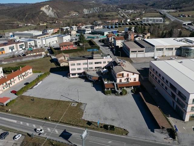 Locale Commerciale in vendita a Piemonte, Cuneo