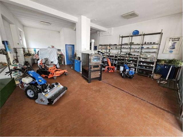 Locale Commerciale in vendita a Piemonte, Cuneo