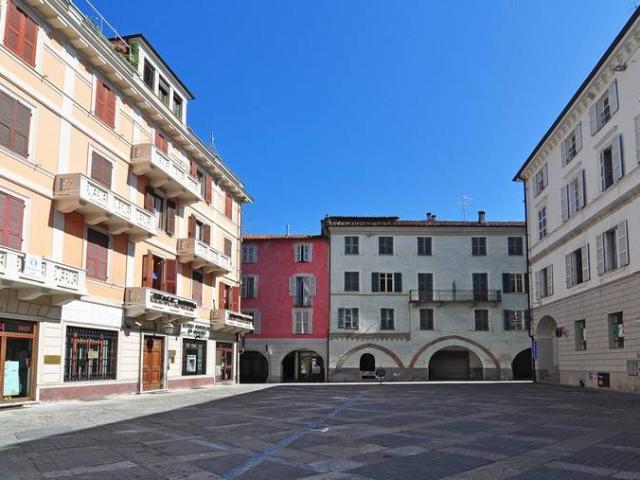 Locale Commerciale in vendita a Piemonte, Cuneo