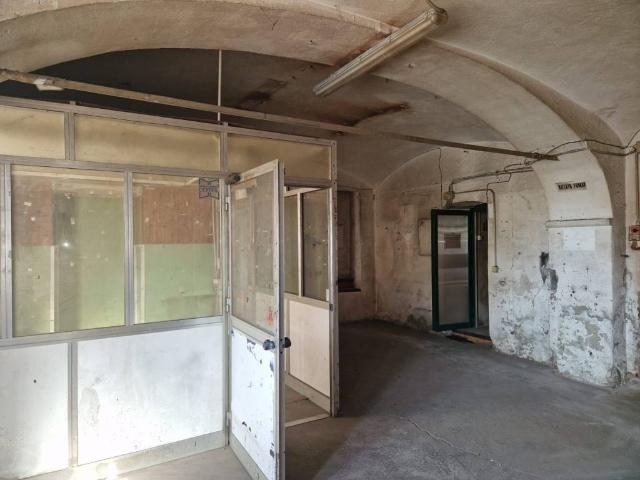 Locale Commerciale in vendita a Piemonte, Cuneo