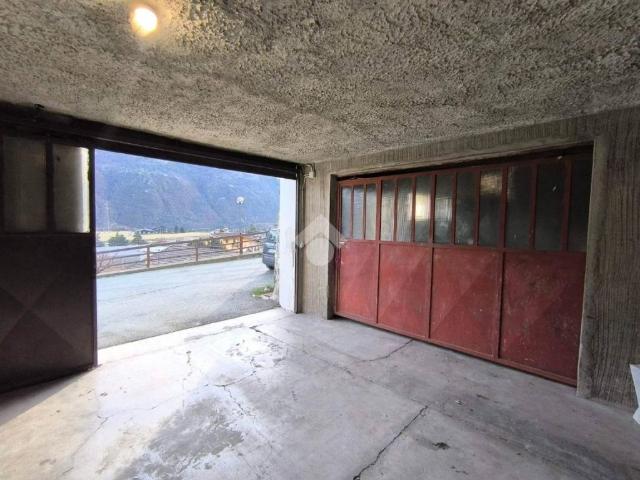 Locale Commerciale in vendita a Chatillon, Aosta