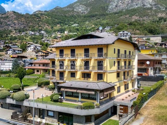 Locale Commerciale in vendita a Chatillon, Aosta