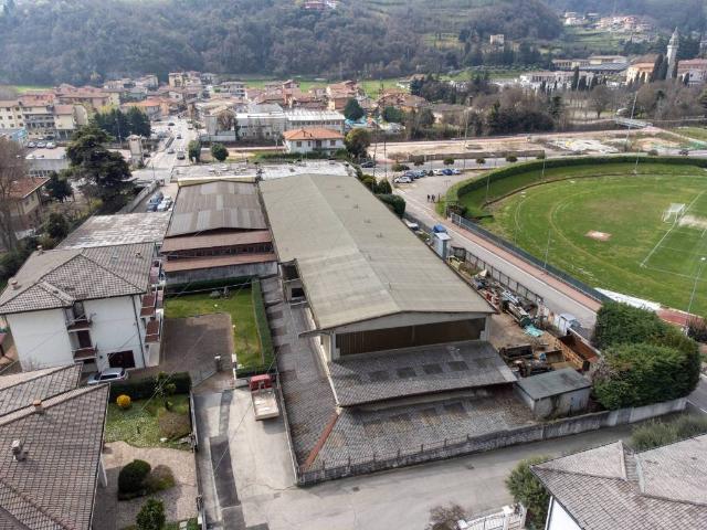 Locale Commerciale in vendita a Chiampo, Veneto