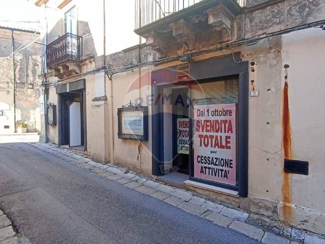 Locale Commerciale in vendita a Chiaramonte Gulfi, Sicilia