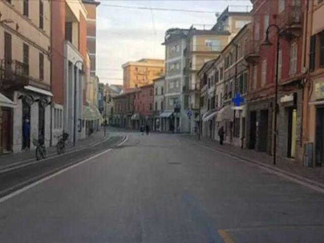 Locale Commerciale in vendita a Marche, Ancona