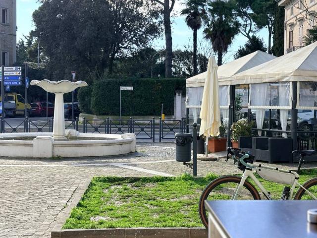 Locale Commerciale in vendita a Marche, Ancona