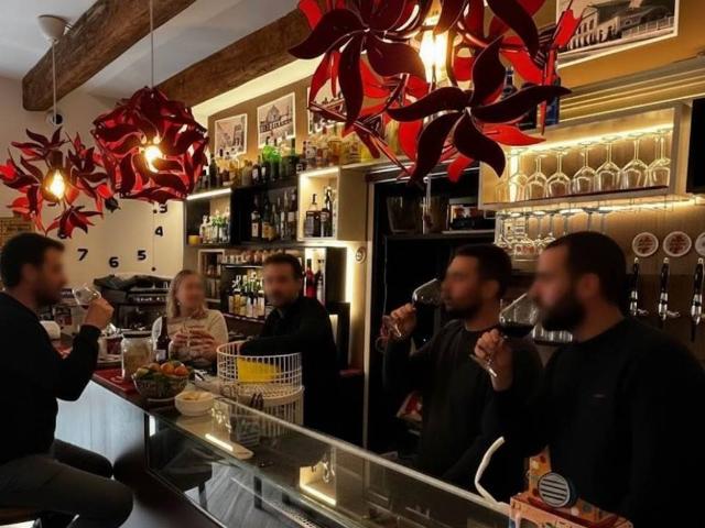 Locale Commerciale in vendita a Marche, Ancona