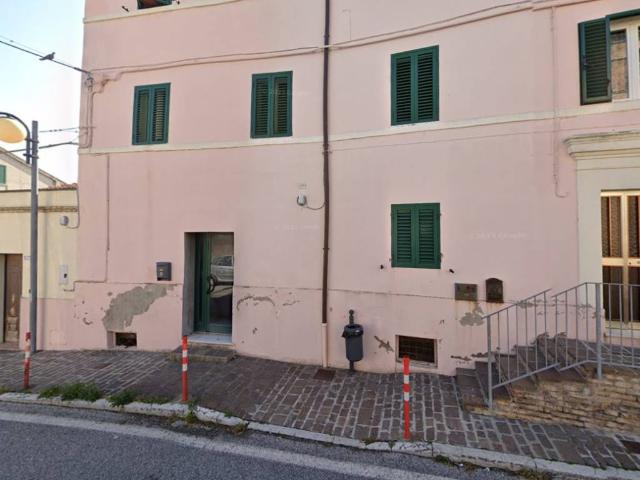 Locale Commerciale in vendita a Marche, Ancona