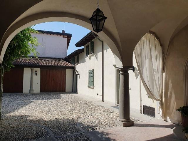 Locale Commerciale in vendita a Chiari, Lombardia