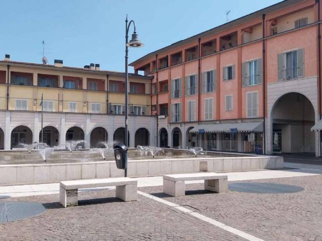 Locale Commerciale in vendita a Chiari, Lombardia