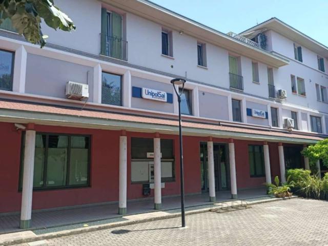 Locale Commerciale in vendita a Chiari, Lombardia