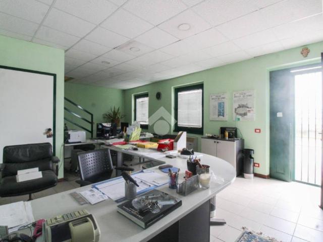Locale Commerciale in vendita a Chiari, Lombardia