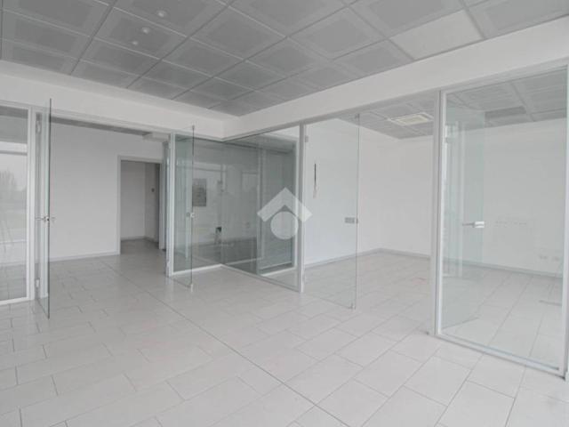 Locale Commerciale in vendita a Fornaci, Chiari