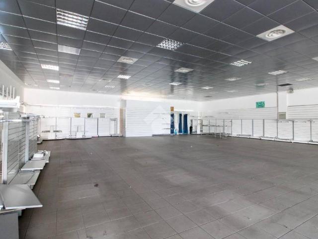 Locale Commerciale in vendita a Fornaci, Chiari