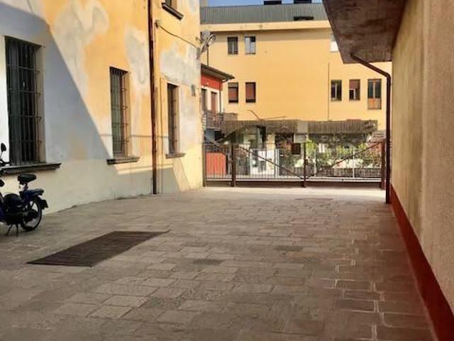 Locale Commerciale in vendita a Chiari, Lombardia
