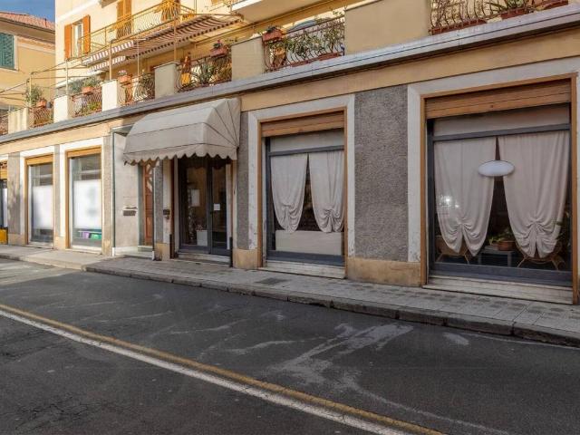 Locale Commerciale in vendita a Sampierdicanne, Chiavari