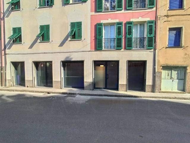 Locale Commerciale in vendita a Sampierdicanne, Chiavari