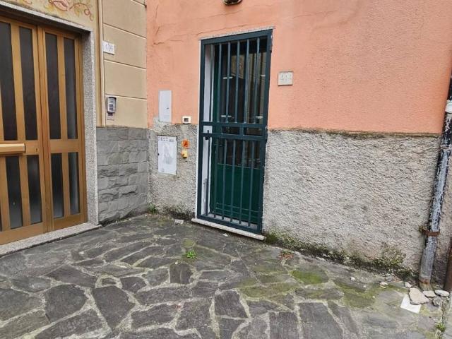 Locale Commerciale in vendita a Chiavari, Liguria