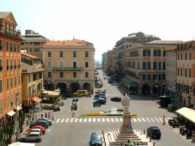 Locale Commerciale in vendita a Sampierdicanne, Chiavari