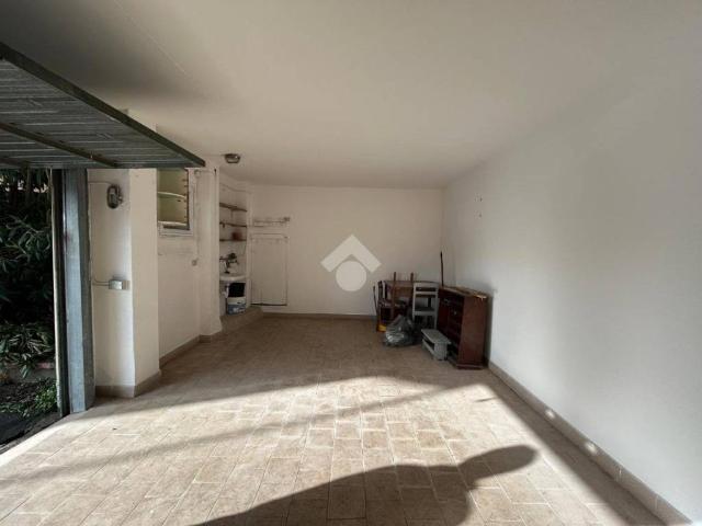 Locale Commerciale in vendita a Sampierdicanne, Chiavari