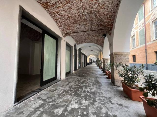 Locale Commerciale in vendita a Sampierdicanne, Chiavari