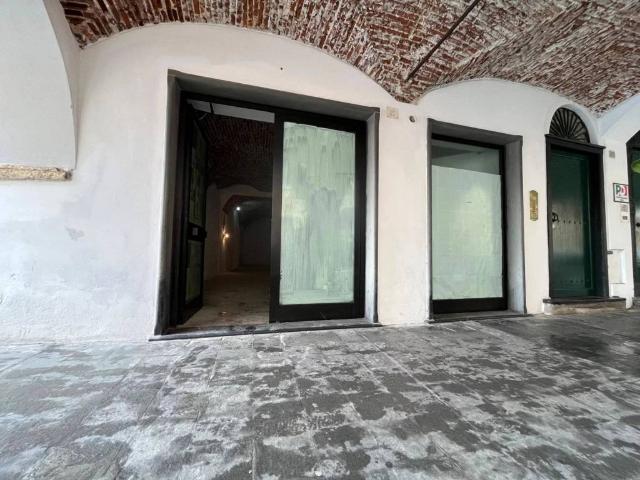 Locale Commerciale in vendita a Sampierdicanne, Chiavari