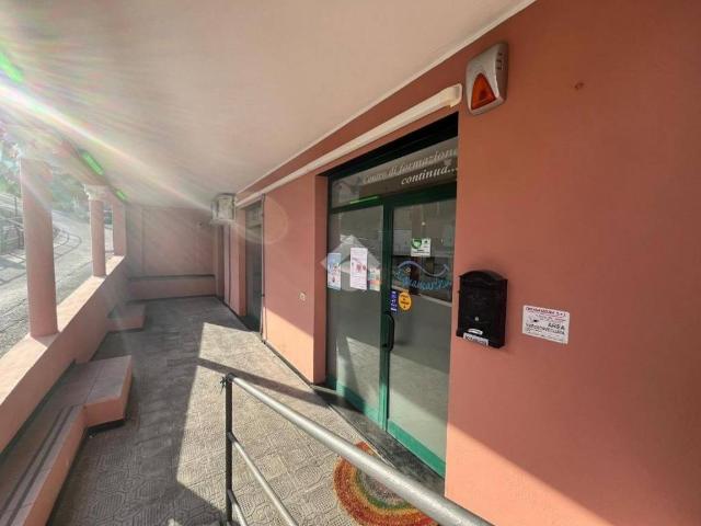 Locale Commerciale in vendita a Chiavari, Liguria