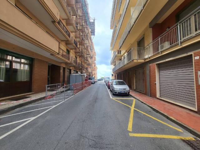 Locale Commerciale in vendita a Sampierdicanne, Chiavari