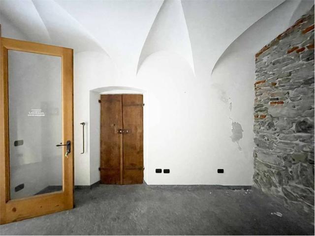Locale Commerciale in vendita a Raschi, Chiavenna