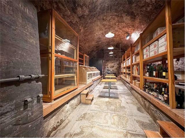 Locale Commerciale in vendita a Raschi, Chiavenna
