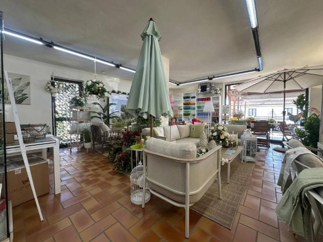 Locale Commerciale in vendita a Borgo Venezia, Piemonte
