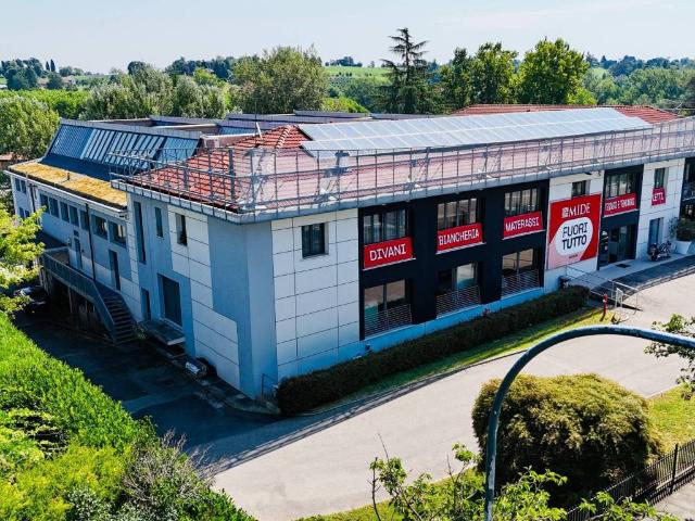 Locale Commerciale in vendita a Roaschia, Piemonte