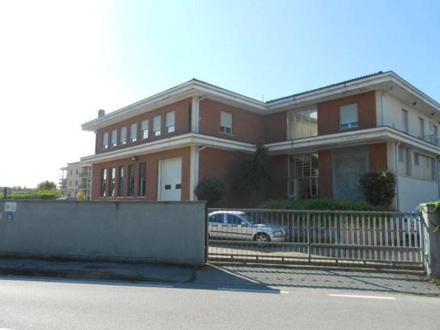 Locale Commerciale in vendita a Piemonte, Torino