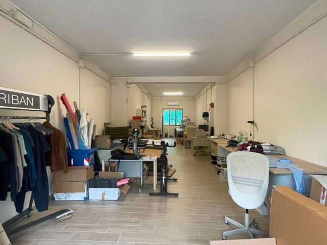 Locale Commerciale in vendita a Chiesina Uzzanese, Toscana