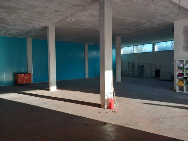 Locale Commerciale in vendita a Chieti Scalo, Chieti