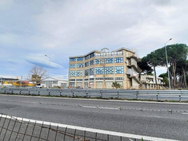 Locale Commerciale in vendita a Chieti, Abruzzo