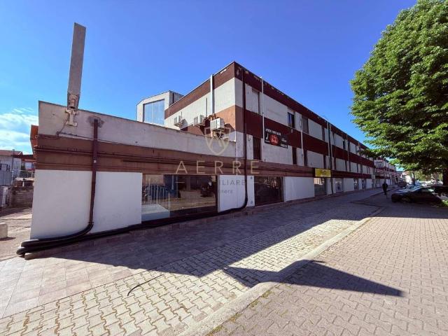 Locale Commerciale in vendita a Chieti Scalo, Chieti
