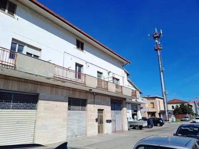 Locale Commerciale in vendita a Chieti Scalo, Chieti