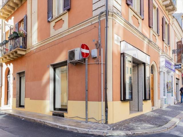 Locale Commerciale in vendita a Pietragrossa, Chieti