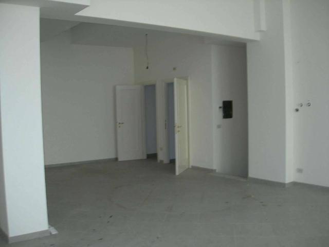 Locale Commerciale in vendita a Chieti, Abruzzo