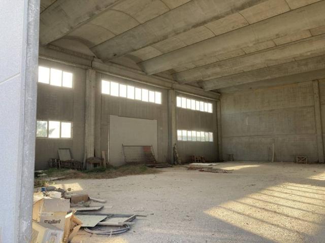 Locale Commerciale in vendita a Chieti Scalo, Chieti