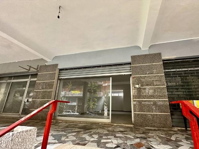 Locale Commerciale in vendita a Chieti Scalo, Chieti