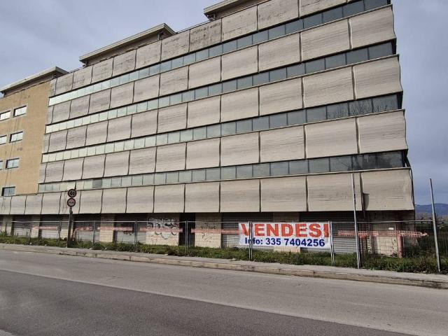 Locale Commerciale in vendita a Chieti Scalo, Chieti