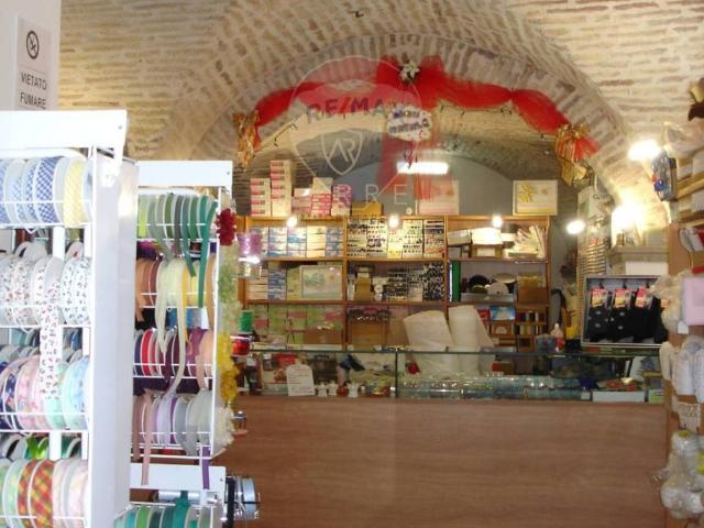 Locale Commerciale in vendita a Chieti, Abruzzo