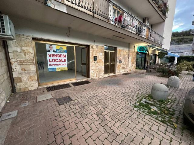 Locale Commerciale in vendita a Chieti, Abruzzo