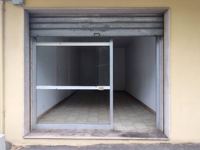 Locale Commerciale in vendita a Pietragrossa, Chieti