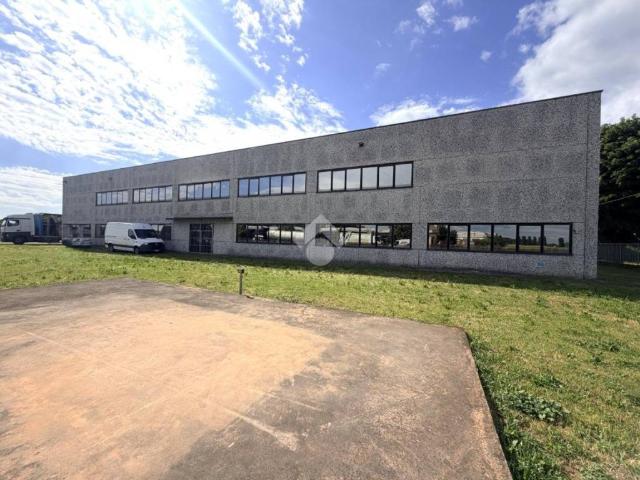 Locale Commerciale in vendita a Miradolo Terme, Lombardia