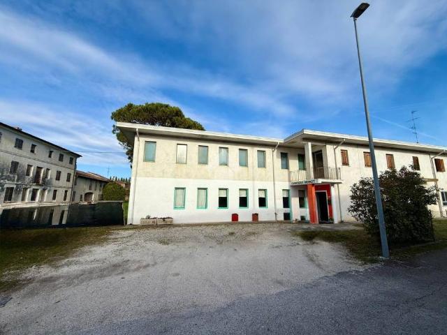 Locale Commerciale in vendita a Chions, Friuli-Venezia Giulia